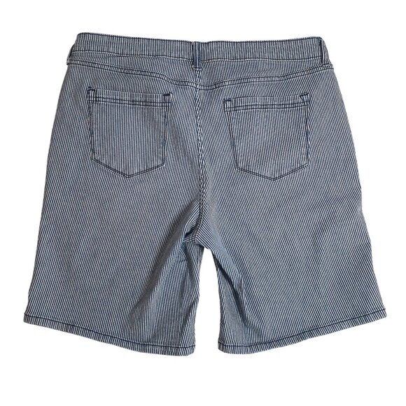 Women Croft Barrow Blue Pin Striped 36 In Waist Stretch Bermuda Shorts Size 14 - Picture 5 of 6